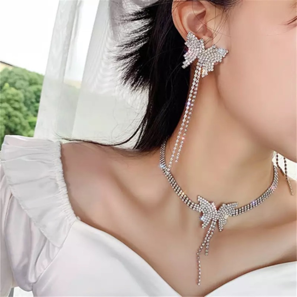 ⭐️Butterfly 🦋 Rhinestone Choker - Picture 2 of 3